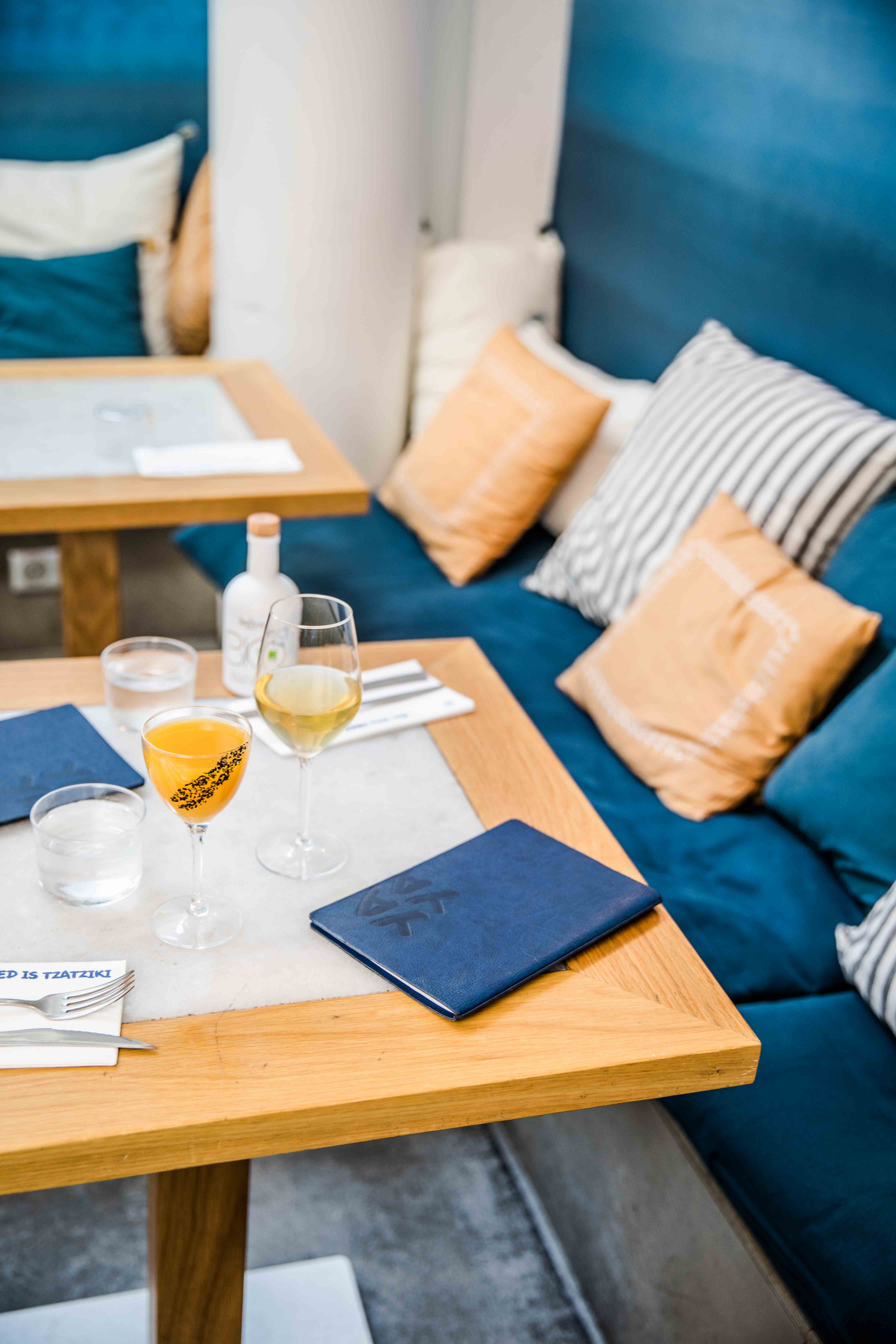 Nos domaines d'intervention pour les restaurateurs : Cartes et menus, Prot�ge-menus, Porte-menus, Sites Internet, Lettrages adh�sifs, Cartes de visite / Flyers
